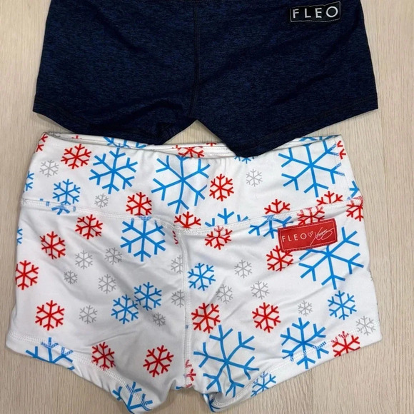🎄Fleo Christmas Abbott snowflakes, Half Moon, & Red Triangle Shorts 🎄Small - Picture 3 of 5